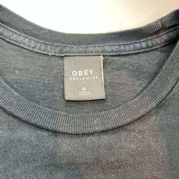 OBEY "MAKE LOVE NOT WAR" Black Crewneck Short Sleeve T-Shirt Women’s Medium - Picture 4 of 4